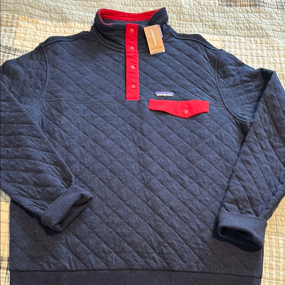 Patagonia Navy and Red Quilted Sweatshirt Men’s Medium NWT